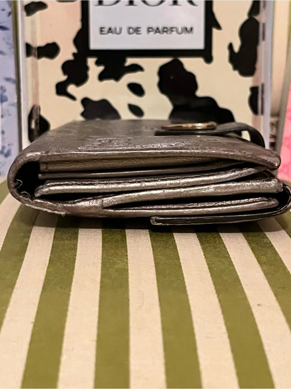 Gucci Metallic Pewter Leather Continental Wallet with Gold Heart Accent - Picture 3 of 9